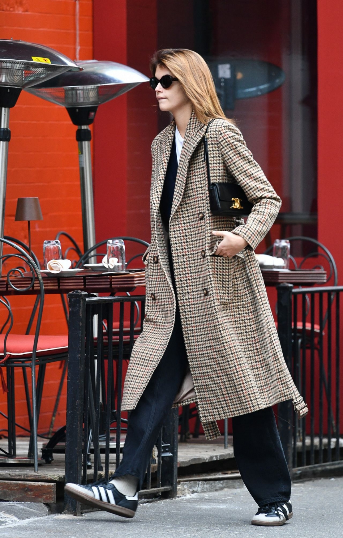 Kaia Gerber ở New York. (Ảnh: Celebmafia)